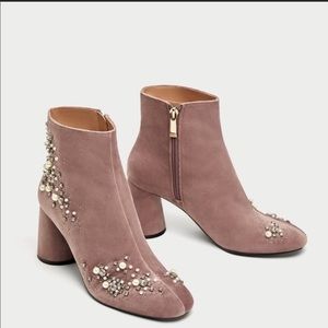 Gorgeous Zara Mauve Velvet Booties
